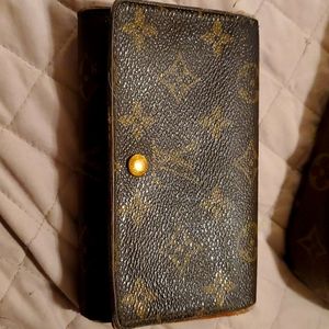 Authentic Louis Vuitton Monogram Portefeuille